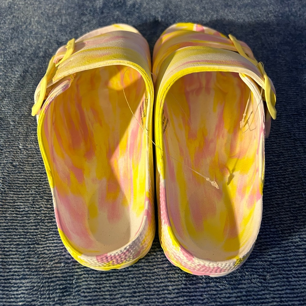 SLIPPERS - Picture 3 of 4